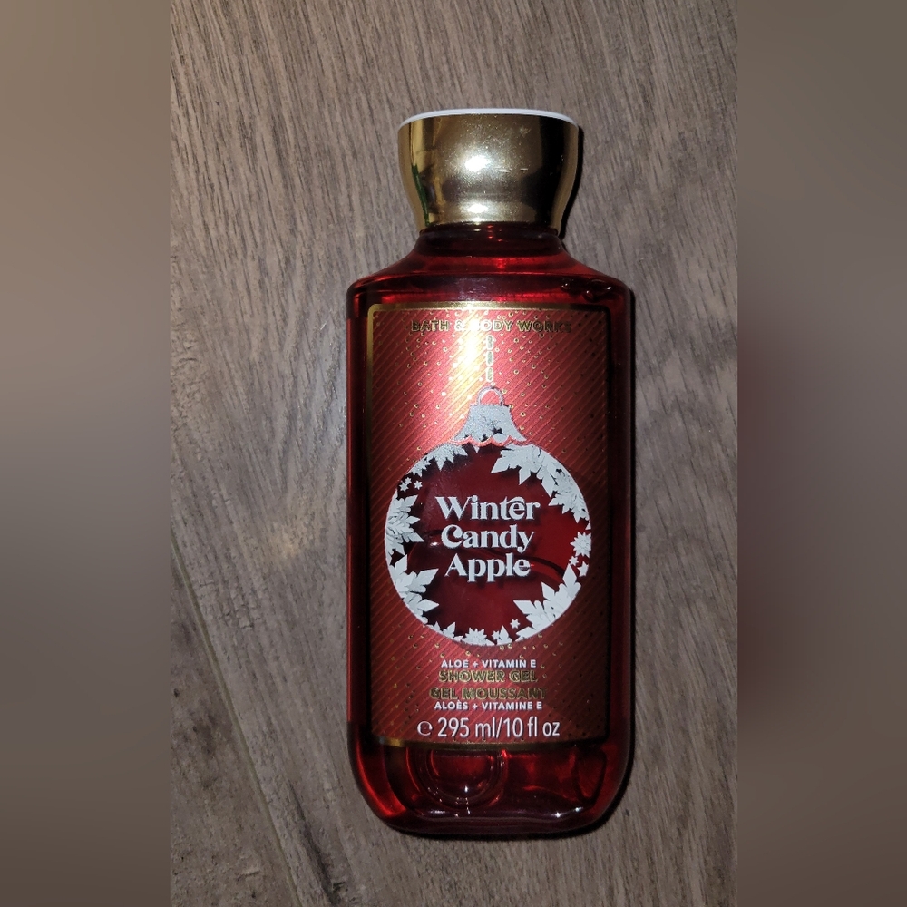 Bath & Body Works Winter Candy Apple Body Wash - Red